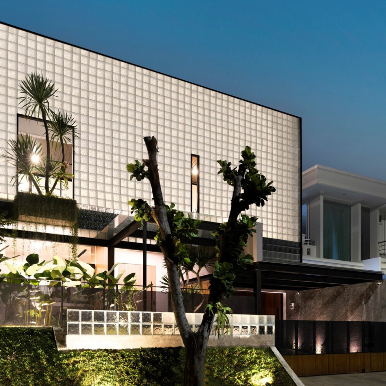 5 Inspirasi Glass Block Pengganti Jendela Yang Unik dan Keren!